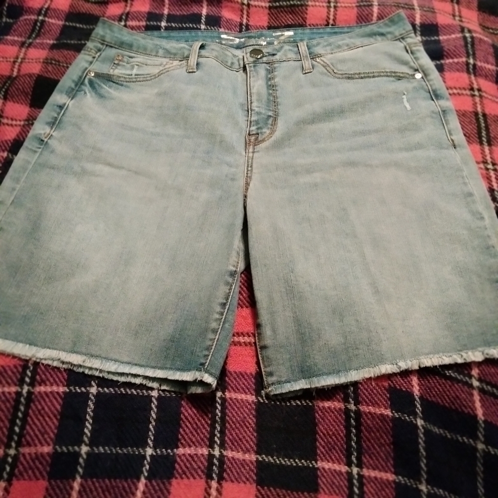 Seven7 blue jean shorts - Picture 2 of 4